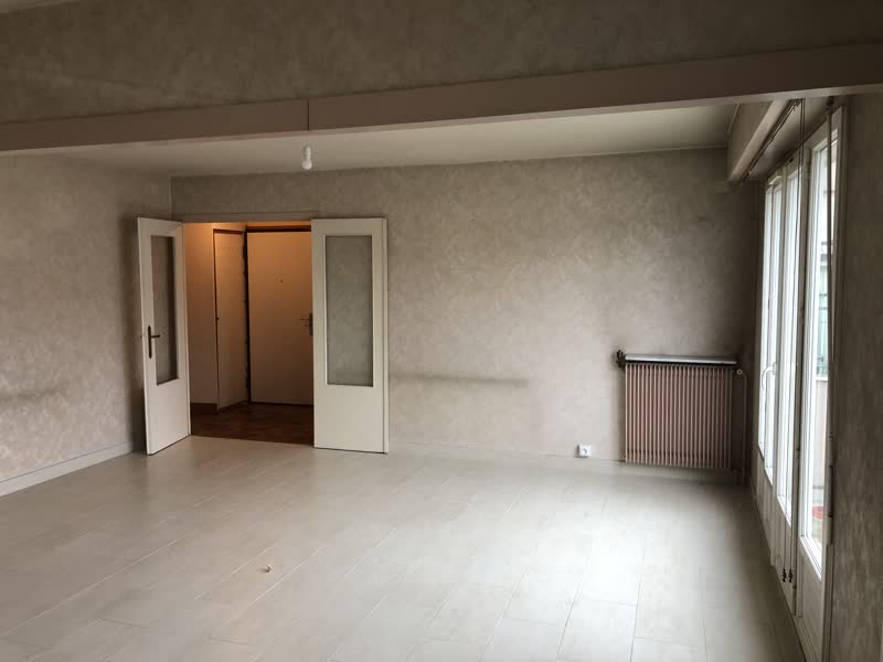 Avant : Appartement T4 — rénovation complète post-achat