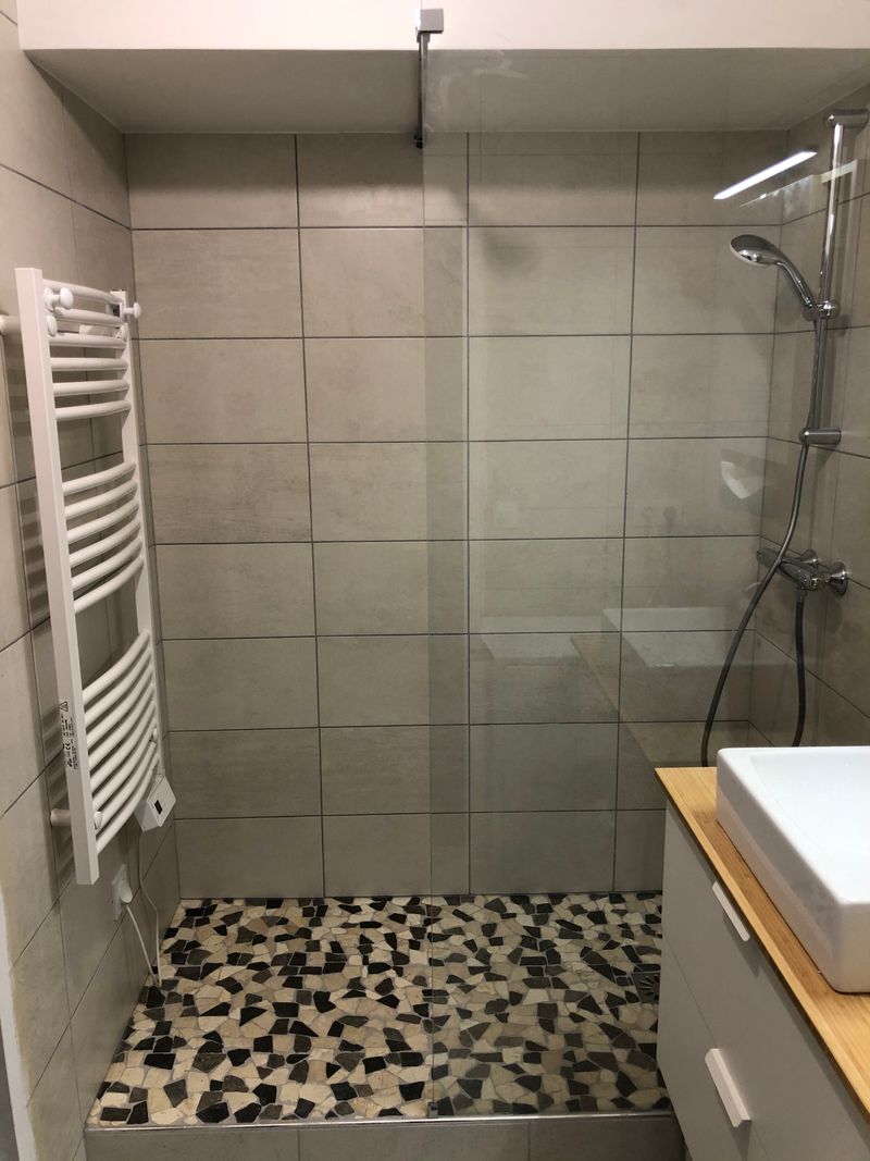 Après : Rénovation de salle d'eau design
